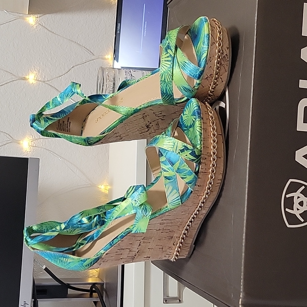 Shoe Dazzle Blue and Green Tropical Leaf Cork Wedge Sandals